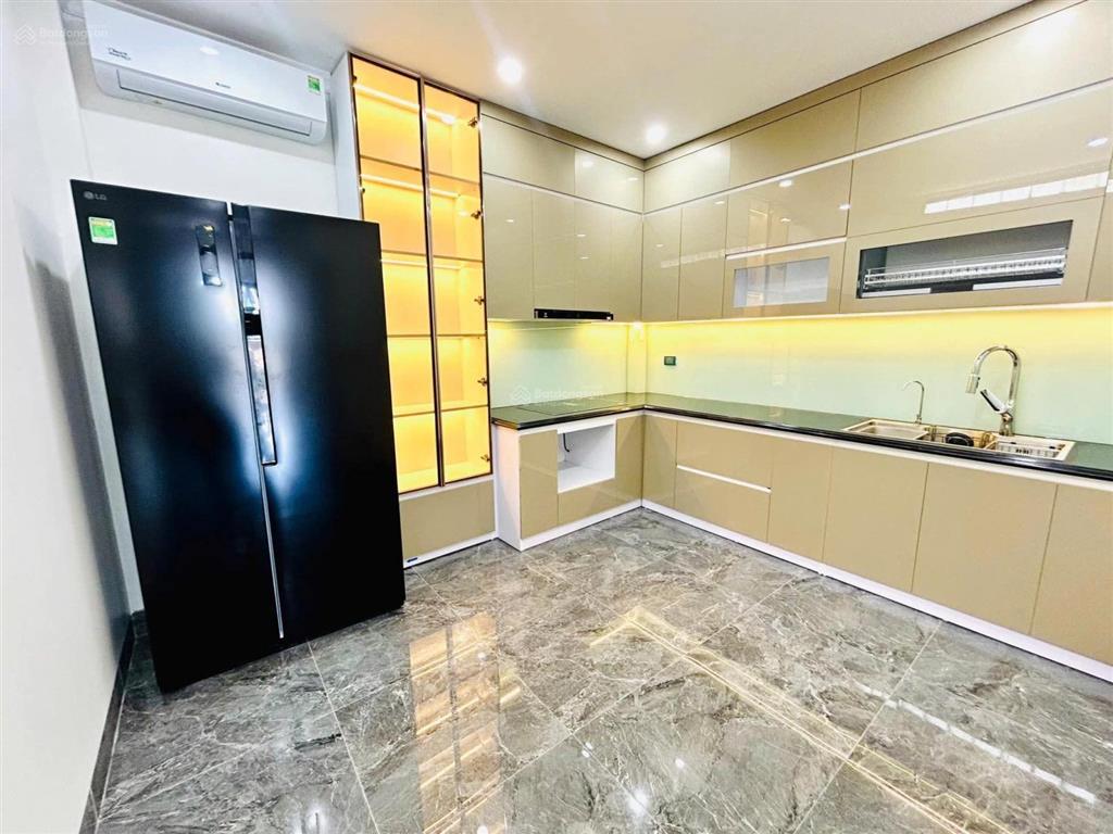 Mặt ngõ ô tô  kinh doanh  thang máy  nhà mới full nội thất long lanh  nhà lô góc vô cùng thoáng