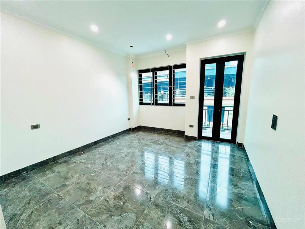 Mặt ngõ ô tô  kinh doanh  thang máy  nhà mới full nội thất long lanh  nhà lô góc vô cùng thoáng