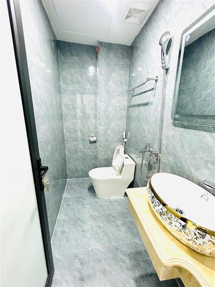 Mặt ngõ ô tô  kinh doanh  thang máy  nhà mới full nội thất long lanh  nhà lô góc vô cùng thoáng