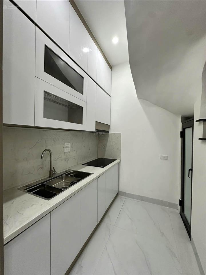Nhà mới lung linh  ngõ văn hương, tôn đức thắng  trung tâm đống đa  mặt tiền rộng tặng nội thất