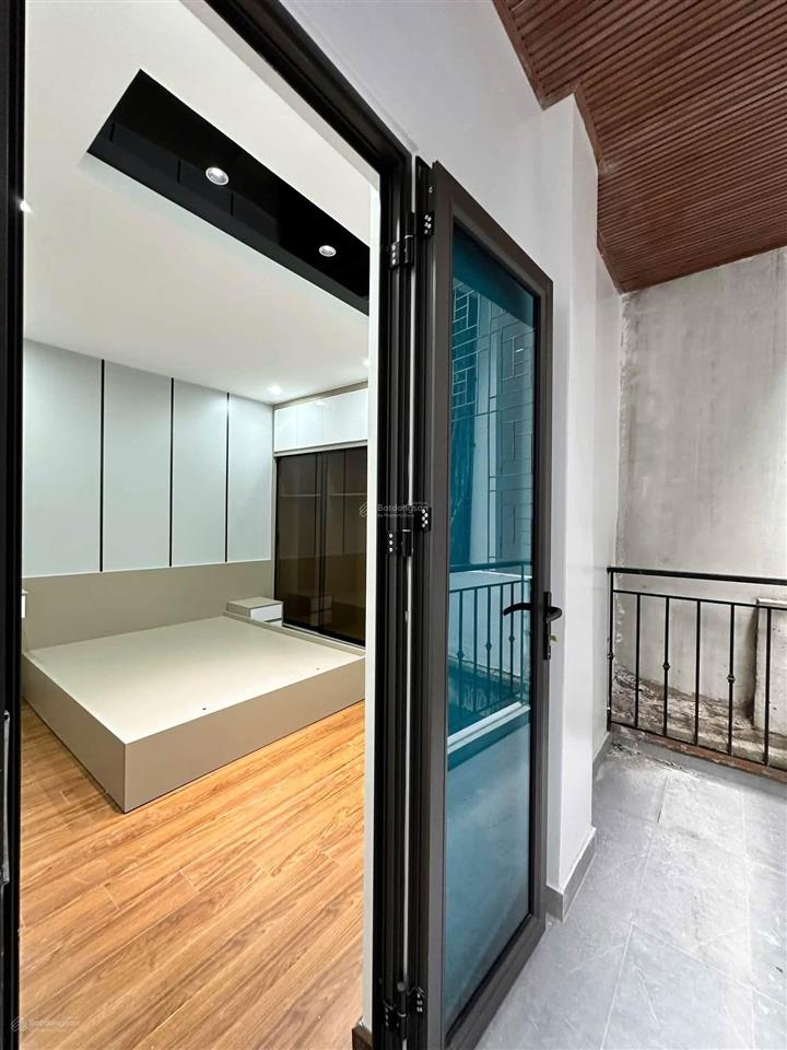 Nhà mới lung linh  ngõ văn hương, tôn đức thắng  trung tâm đống đa  mặt tiền rộng tặng nội thất