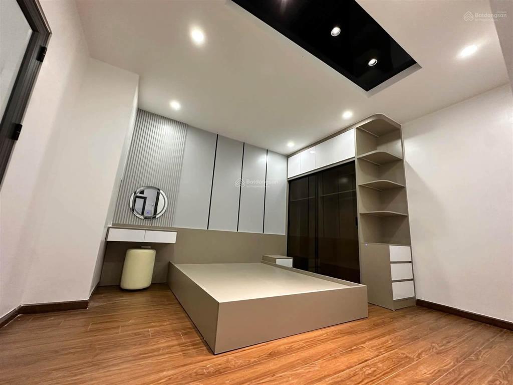 Nhà mới lung linh  ngõ văn hương, tôn đức thắng  trung tâm đống đa  mặt tiền rộng tặng nội thất