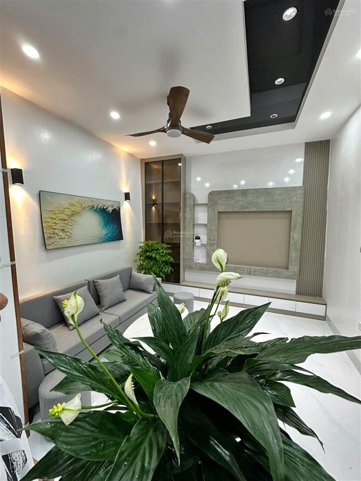 Nhà mới lung linh  ngõ văn hương, tôn đức thắng  trung tâm đống đa  mặt tiền rộng tặng nội thất