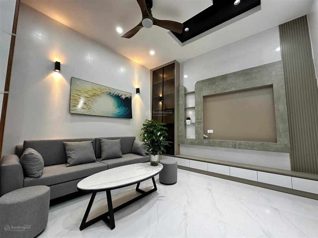 Nhà mới lung linh  ngõ văn hương, tôn đức thắng  trung tâm đống đa  mặt tiền rộng tặng nội thất