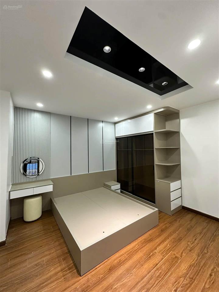 Nhà mới lung linh  ngõ văn hương, tôn đức thắng  trung tâm đống đa  mặt tiền rộng tặng nội thất