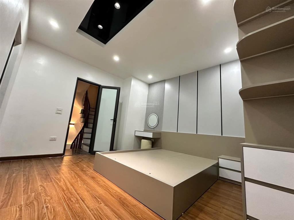 Nhà mới lung linh  ngõ văn hương, tôn đức thắng  trung tâm đống đa  mặt tiền rộng tặng nội thất