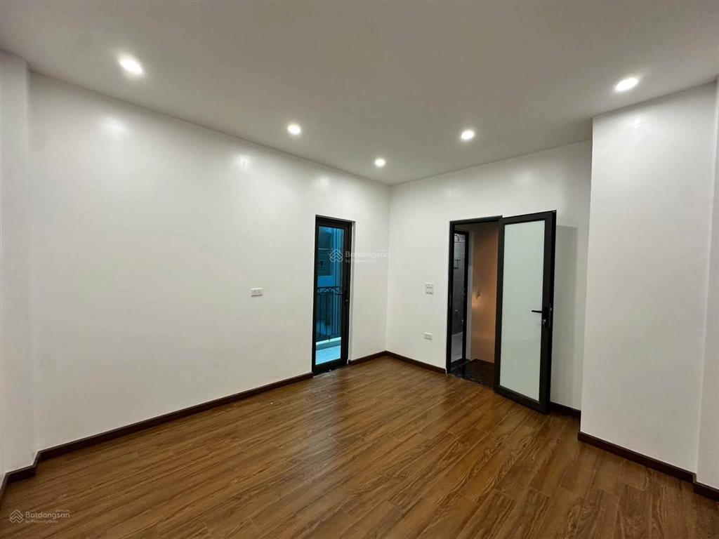 Nhà mới lung linh  ngõ văn hương, tôn đức thắng  trung tâm đống đa  mặt tiền rộng tặng nội thất