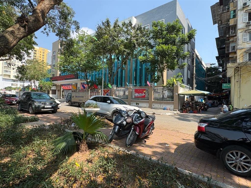 Thang máy  nhà thoáng sáng  vị trí đắc địa ở quận trung tâm ba đình  một bước ra hồ giảng võ