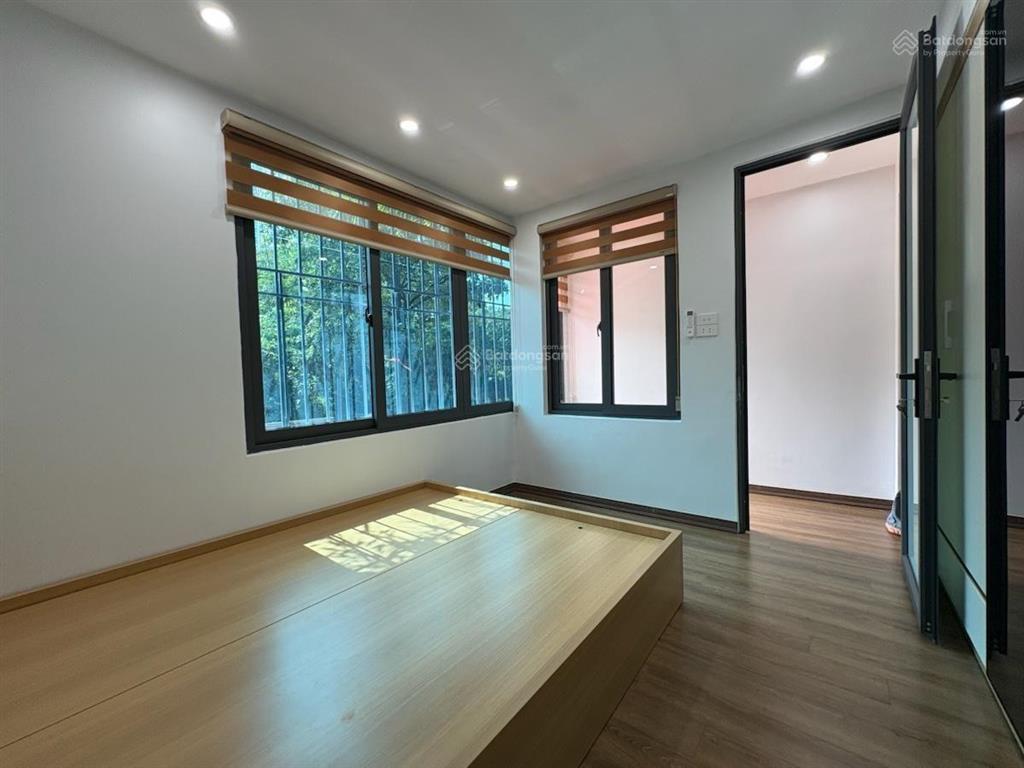 Thang máy  nhà thoáng sáng  vị trí đắc địa ở quận trung tâm ba đình  một bước ra hồ giảng võ