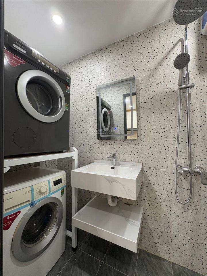 Thang máy  nhà thoáng sáng  vị trí đắc địa ở quận trung tâm ba đình  một bước ra hồ giảng võ