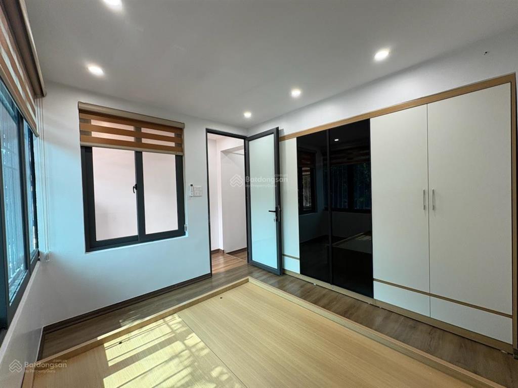 Thang máy  nhà thoáng sáng  vị trí đắc địa ở quận trung tâm ba đình  một bước ra hồ giảng võ