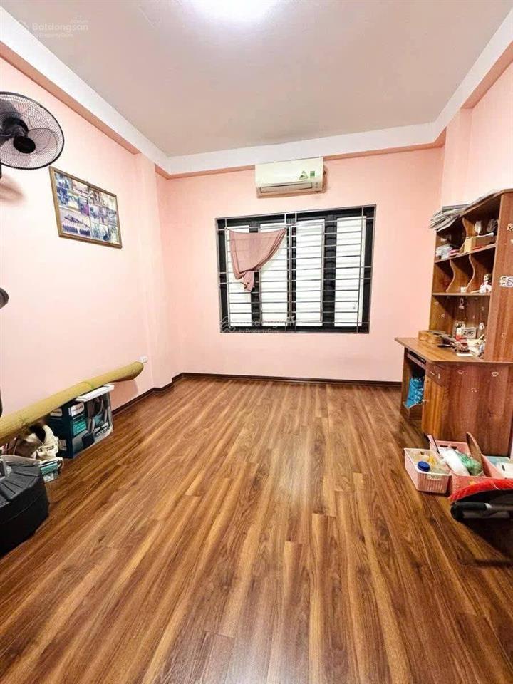 Mặt ngõ thông thiên  kinh doanh gia đình  lô góc hai thoáng  nhà dân kiên cố  sổ đỏ hoa khôi