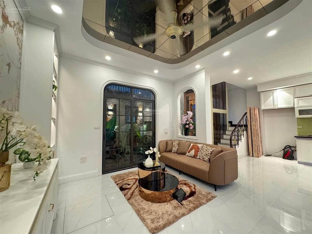 Nhà xây 6 tầng thang máy  hoa hậu tây hồ  mới đẹp ở ngay  gần phố  long lanh như khách sạn 5*