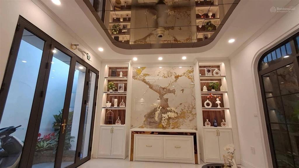 Nhà xây 6 tầng thang máy  hoa hậu tây hồ  mới đẹp ở ngay  gần phố  long lanh như khách sạn 5*