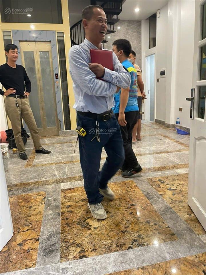 Vị trí đỉnh cách 1 nhà ra mặt phố  ngõ trước nhà siêu rộng  thang máy xịn  gần hồ tây sổ đẹp.