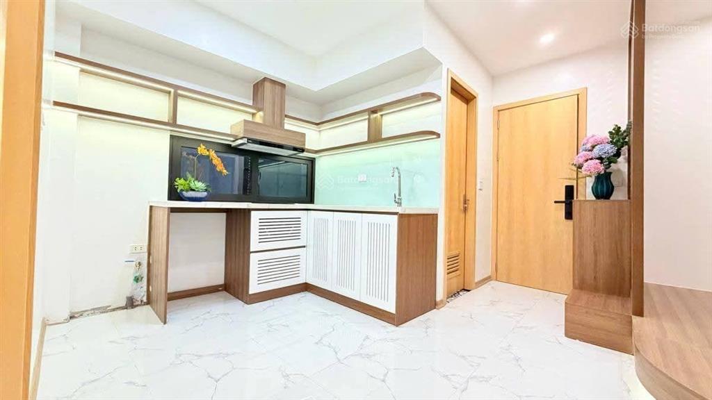 Tòa nhà dòng tiền  gần phố gần hồ  năm tầng thang máy  nội thất sang xịn  sổ đỏ hoa khôi