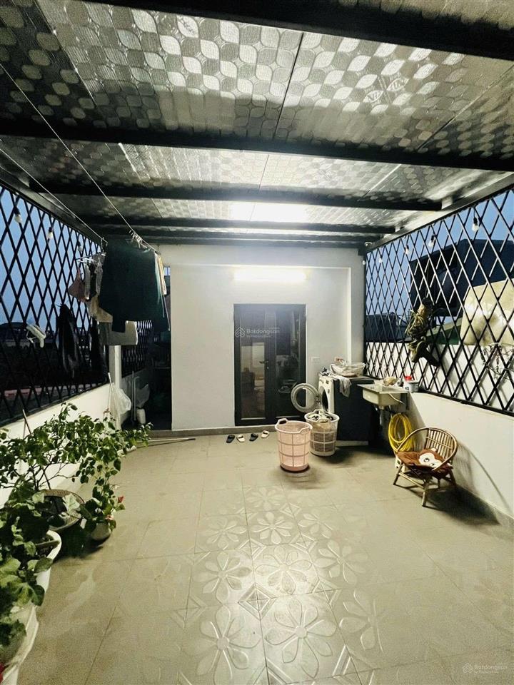 Mặt ngõ ô tô 7 chỗ  kinh doanh  2 mặt ngõ đều thông 20m ra ô tô tránh đỗ quay đầu