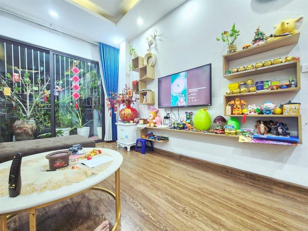 Mặt ngõ ô tô 7 chỗ  kinh doanh  2 mặt ngõ đều thông 20m ra ô tô tránh đỗ quay đầu