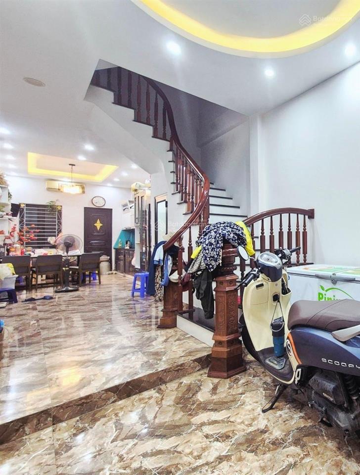 Mặt ngõ ô tô 7 chỗ  kinh doanh  2 mặt ngõ đều thông 20m ra ô tô tránh đỗ quay đầu