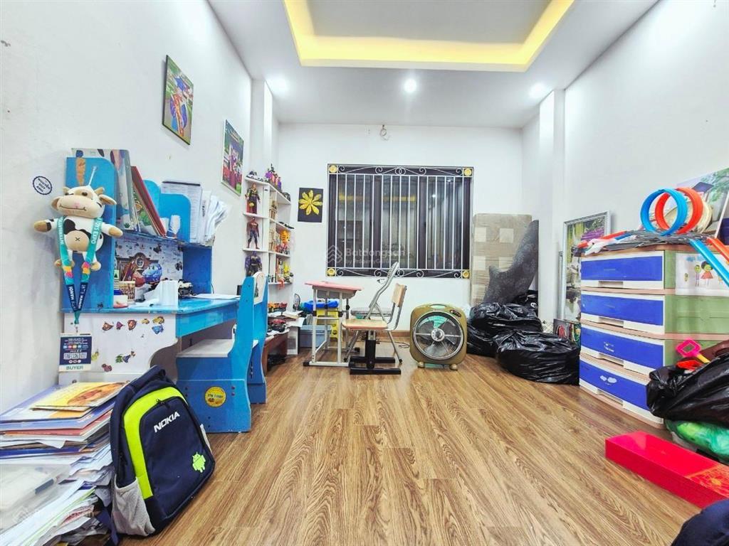 Mặt ngõ ô tô 7 chỗ  kinh doanh  2 mặt ngõ đều thông 20m ra ô tô tránh đỗ quay đầu