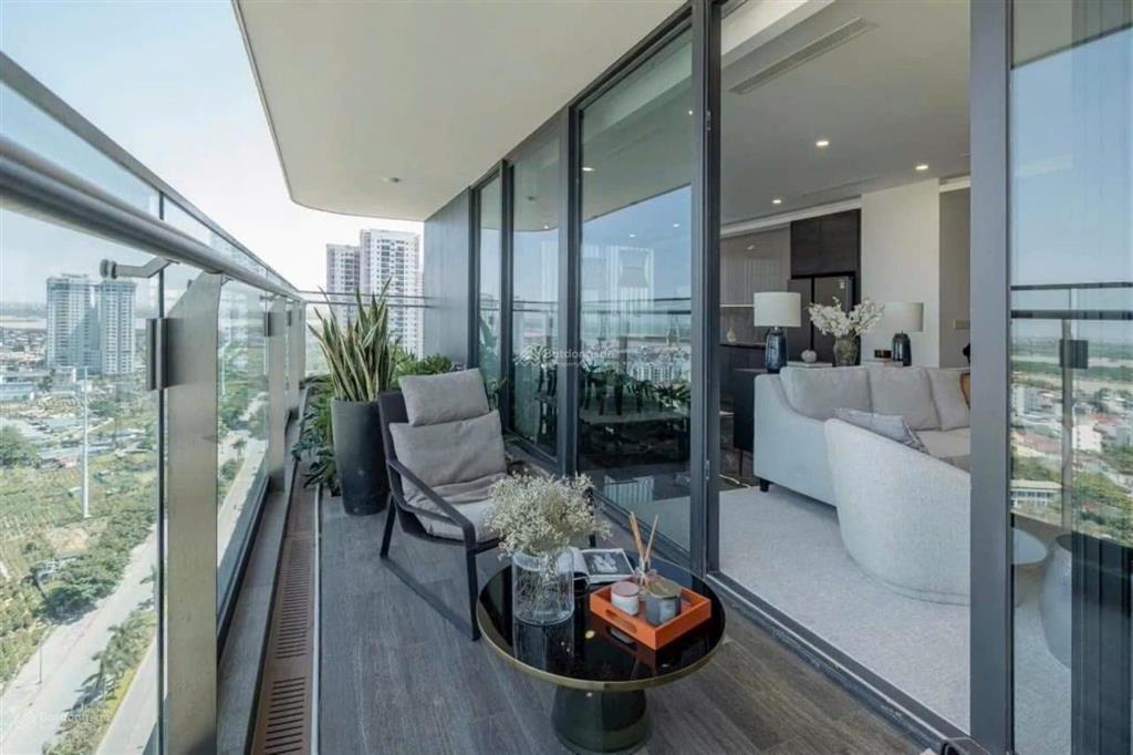 Căn 161m2 ban công sân vườn 32m2 tầng cao view sông, cầu nhật tân tại ss golden river giá 130tr/m2