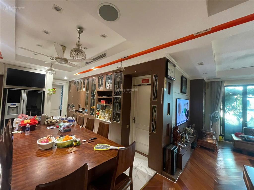 Bán nhanh căn chung cư 139m2 tại tòa veam tây hồ cạnh lotte giá 10,4 tỷ, có slot oto