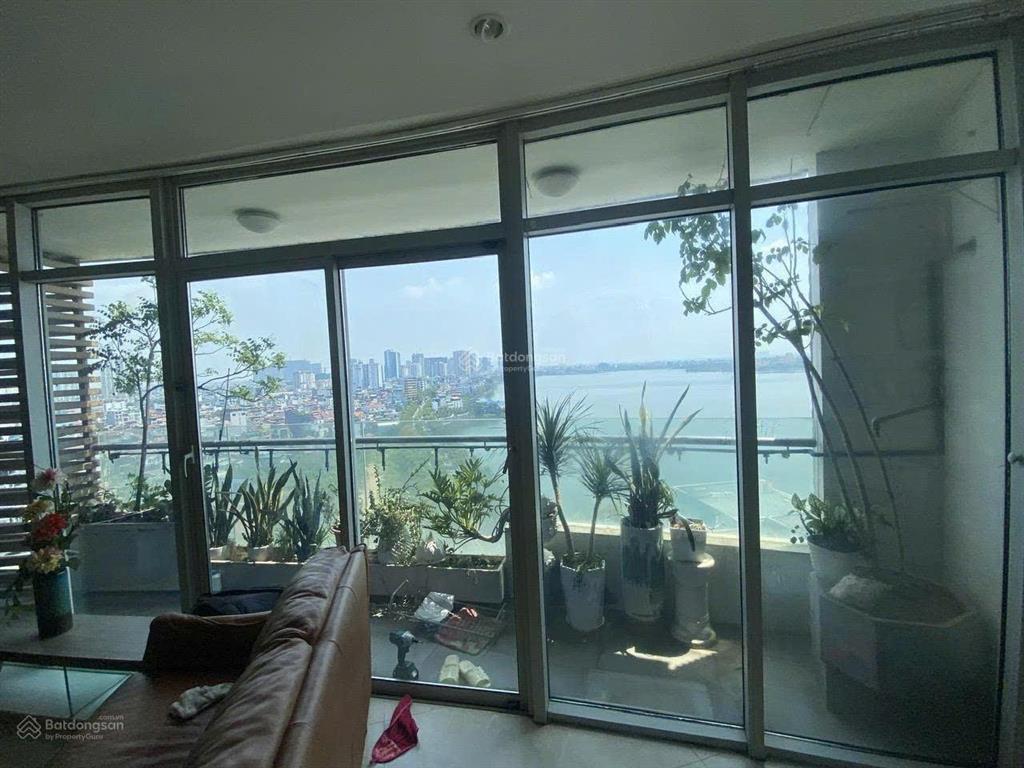 Căn 125m2 đủ đồ view hồ tây cực đẹp tại watermark lạc long quân giá thuê 28 triệu,  0978 073 ***