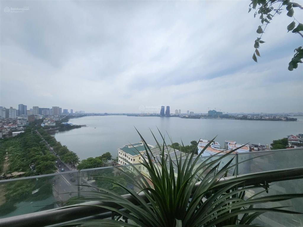 Căn 125m2 đủ đồ view hồ tây cực đẹp tại watermark lạc long quân giá thuê 28 triệu,  0978 073 ***