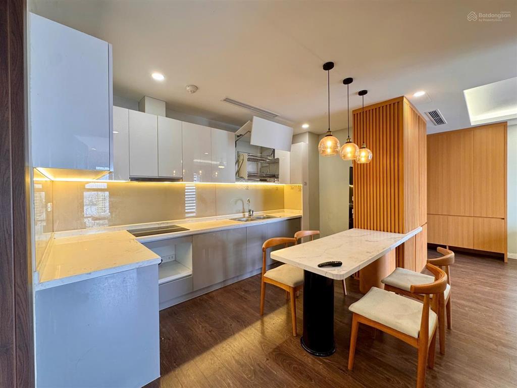 Giá chuẩn cho thuê cc đẹp xuất sắc tại tây hồ residence, 13 triệu/th, căn 2pn view hồ tây