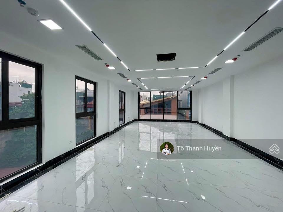 Hạ sốc tòa văn phòng 8 tầng mặt phố hoàng hoa thám dòng tiền 90 triệu/tháng, chỉ hơn 38 tỷ