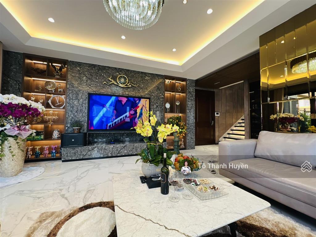 Sốc sky villas riêng  biệt thự trên không có sân vườn & hồ cá koi riêng giữa lòng hà nội