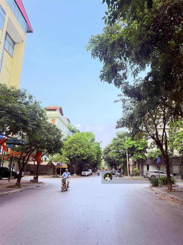 Chủ hạ sốc 5 tỷ liền kề văn khê 83m, có thang máy, full nội thất giá chỉ nhỉnh 19 tỷ!