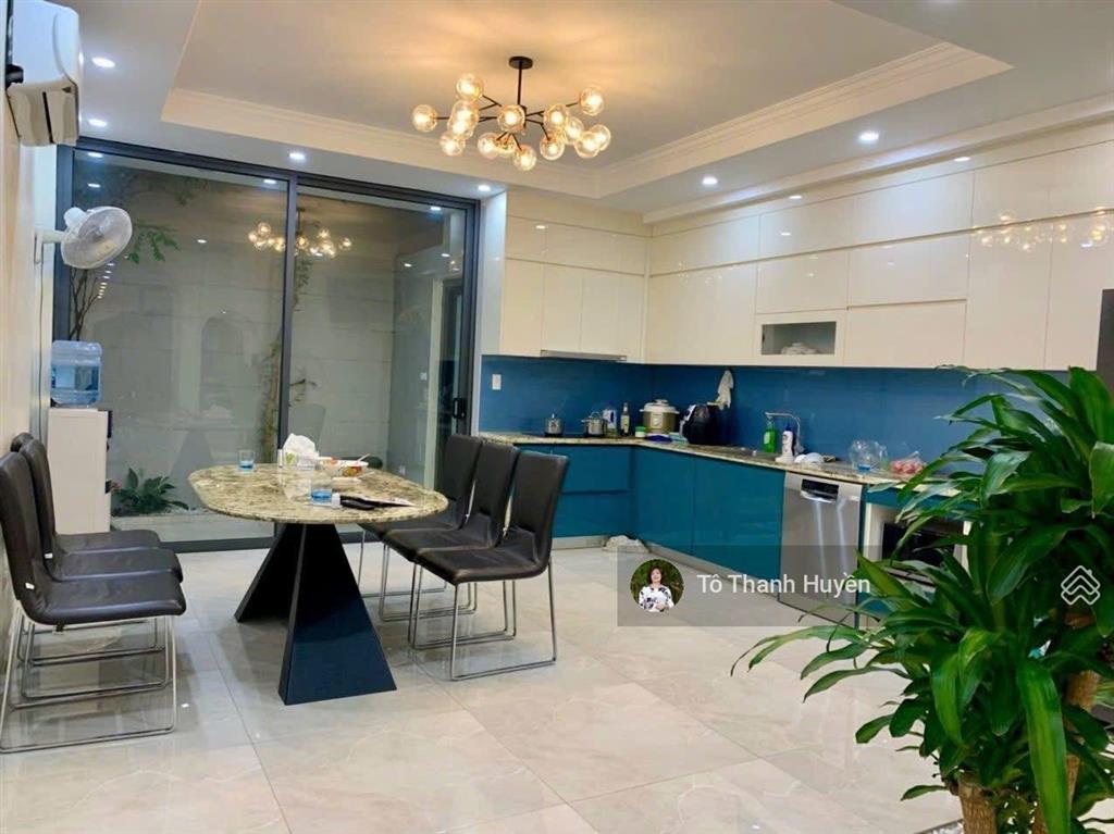 Nhà lô góc văn phú 5 tầng thang máy kinh doanh siêu sầm uất 180m2 giá hời!