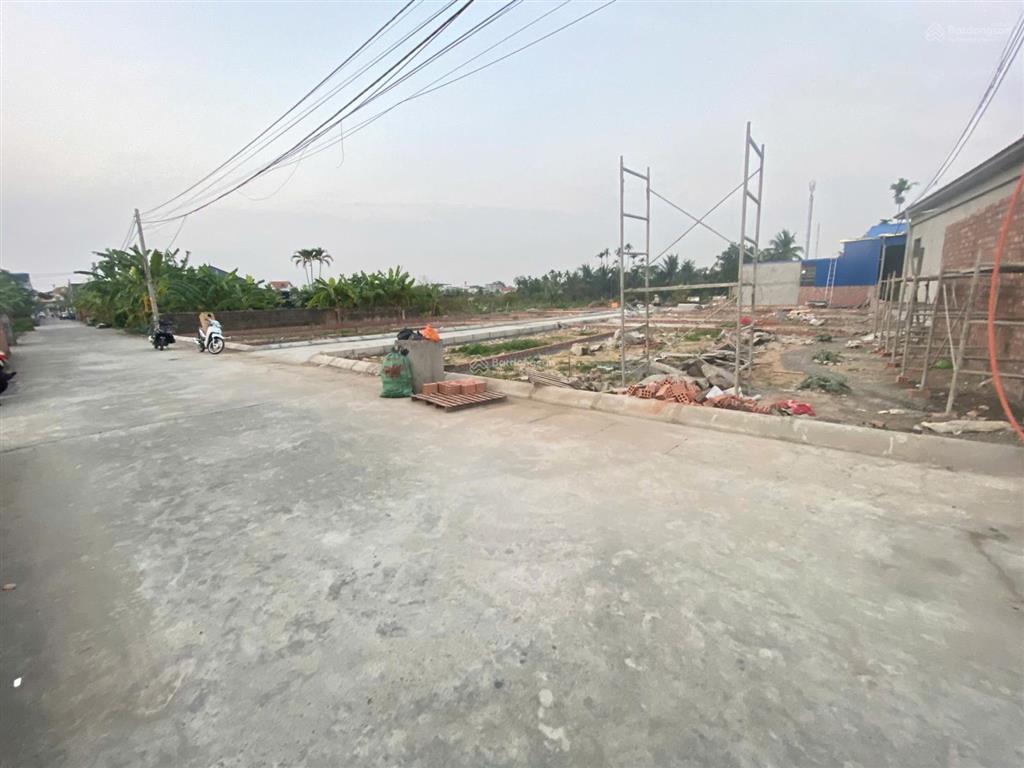 Chỉ 7xx  rẻ hơn bên cạnh 200triệu. mặt đường 2 ô tô tránh nhau tại cao nhân, thuỷ nguyên