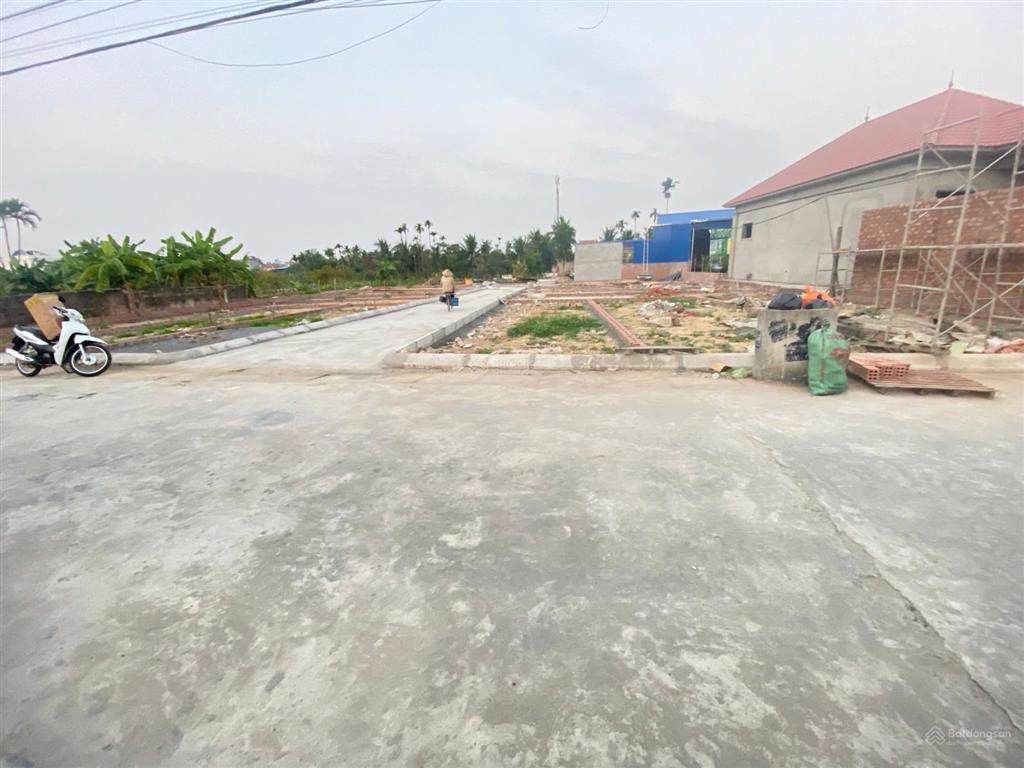 Chỉ 7xx  rẻ hơn bên cạnh 200triệu. mặt đường 2 ô tô tránh nhau tại cao nhân, thuỷ nguyên