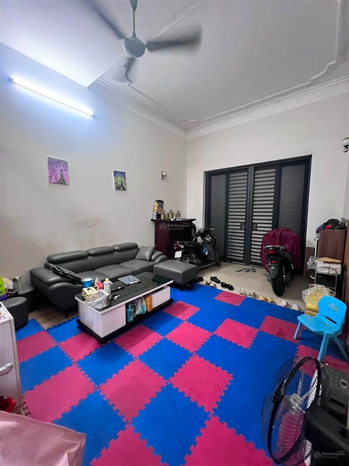 Chỉ 8 tỷ nhà hoa bằng, cầu giấy 47m, 3 tầng, mt 4.3m, giá quá rẻ do chủ cần bán tiền bán gấp