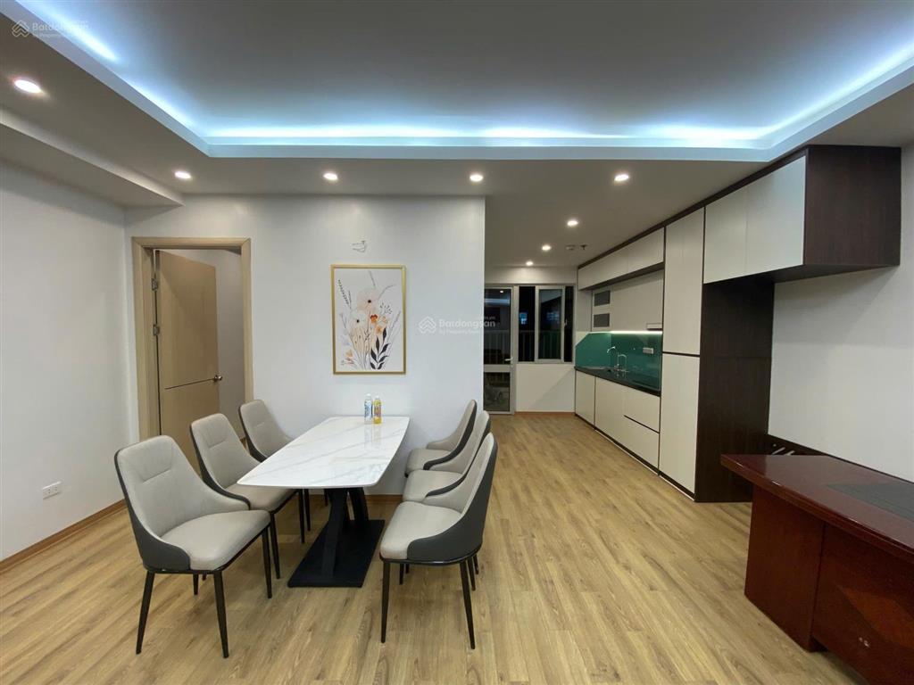 Bán gấp căn góc 62m2 giá 4,95 tỷ tầng trung tại chung cư vov mễ trì