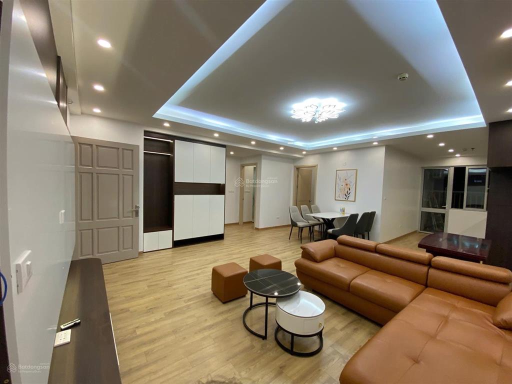 Bán gấp căn góc 62m2 giá 4,95 tỷ tầng trung tại chung cư vov mễ trì