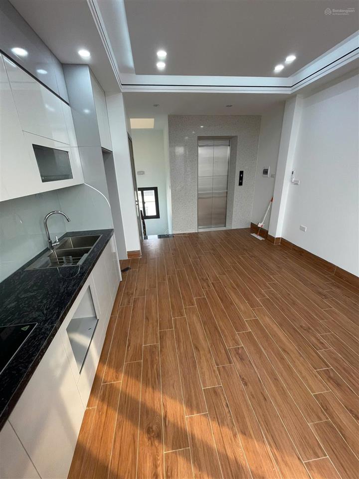 Bán nhà riêng tại định công 6 tầng thang máy, 8,5 tỷ, 32m2, ngõ thông ô tô qua nhà, không quy hoạch