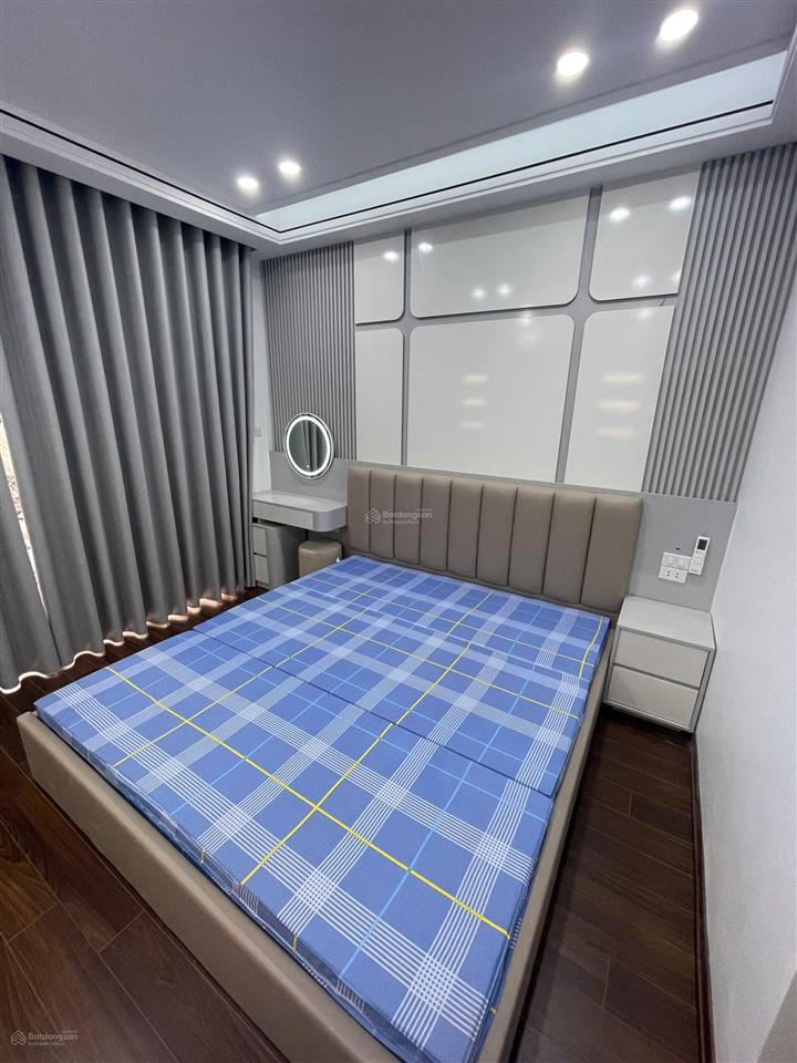Bán nhà riêng tại định công 6 tầng thang máy, 8,5 tỷ, 32m2, ngõ thông ô tô qua nhà, không quy hoạch