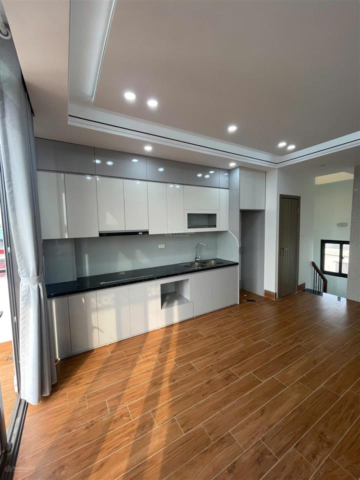 Bán nhà riêng tại định công 6 tầng thang máy, 8,5 tỷ, 32m2, ngõ thông ô tô qua nhà, không quy hoạch