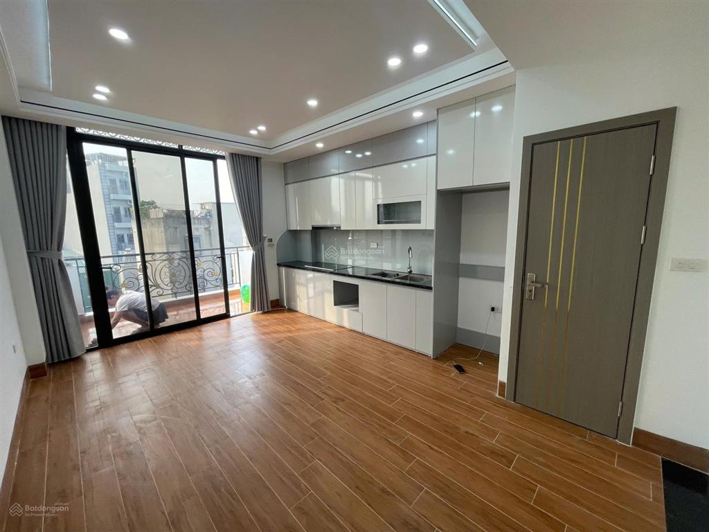 Bán nhà riêng tại định công 6 tầng thang máy, 8,5 tỷ, 32m2, ngõ thông ô tô qua nhà, không quy hoạch