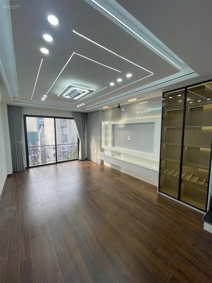 Bán nhà riêng tại định công 6 tầng thang máy, 8,5 tỷ, 32m2, ngõ thông ô tô qua nhà, không quy hoạch