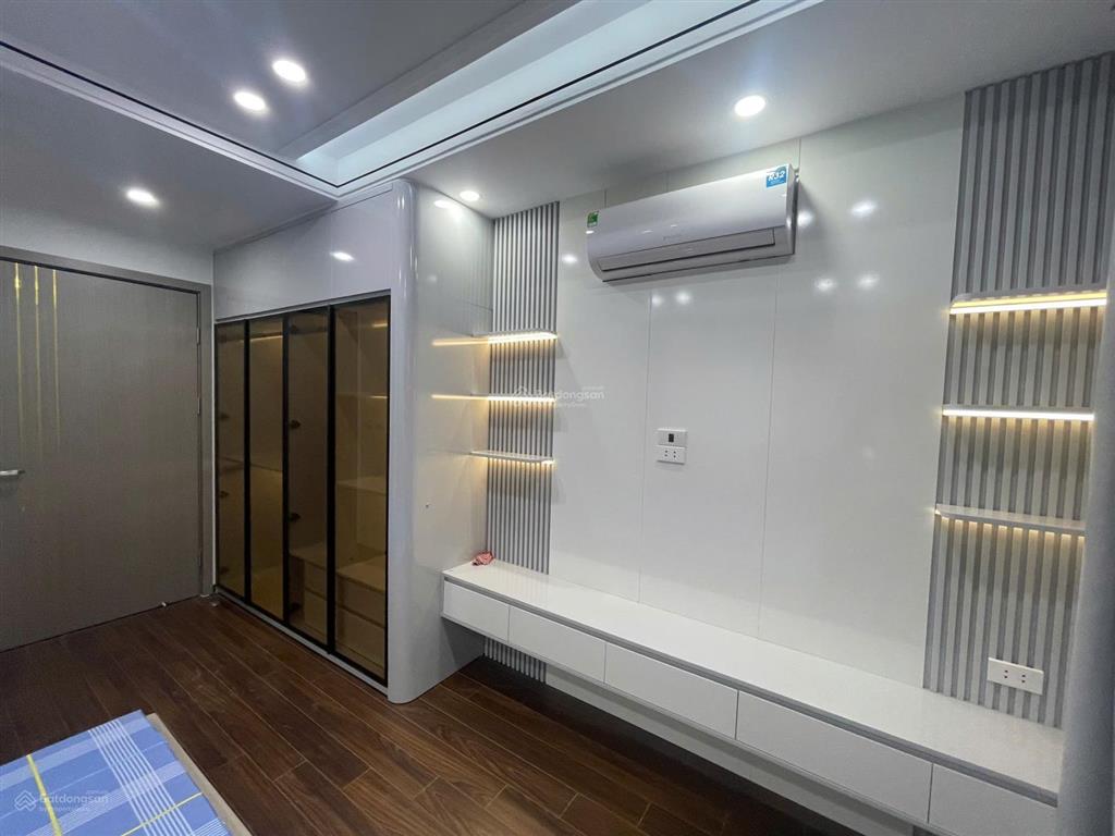 Bán nhà riêng tại định công 6 tầng thang máy, 8,5 tỷ, 32m2, ngõ thông ô tô qua nhà, không quy hoạch