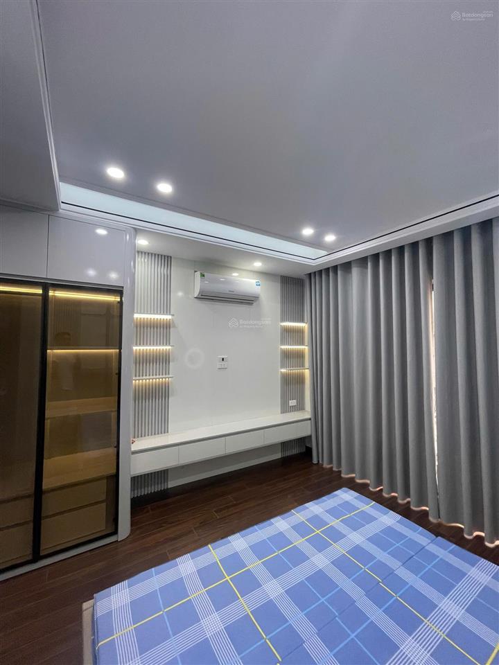 Bán nhà riêng tại định công 6 tầng thang máy, 8,5 tỷ, 32m2, ngõ thông ô tô qua nhà, không quy hoạch