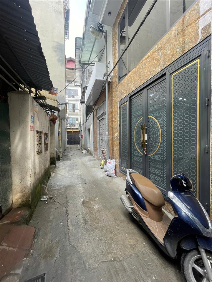 Bán nhà riêng tại định công 6 tầng thang máy, 8,5 tỷ, 32m2, ngõ thông ô tô qua nhà, không quy hoạch