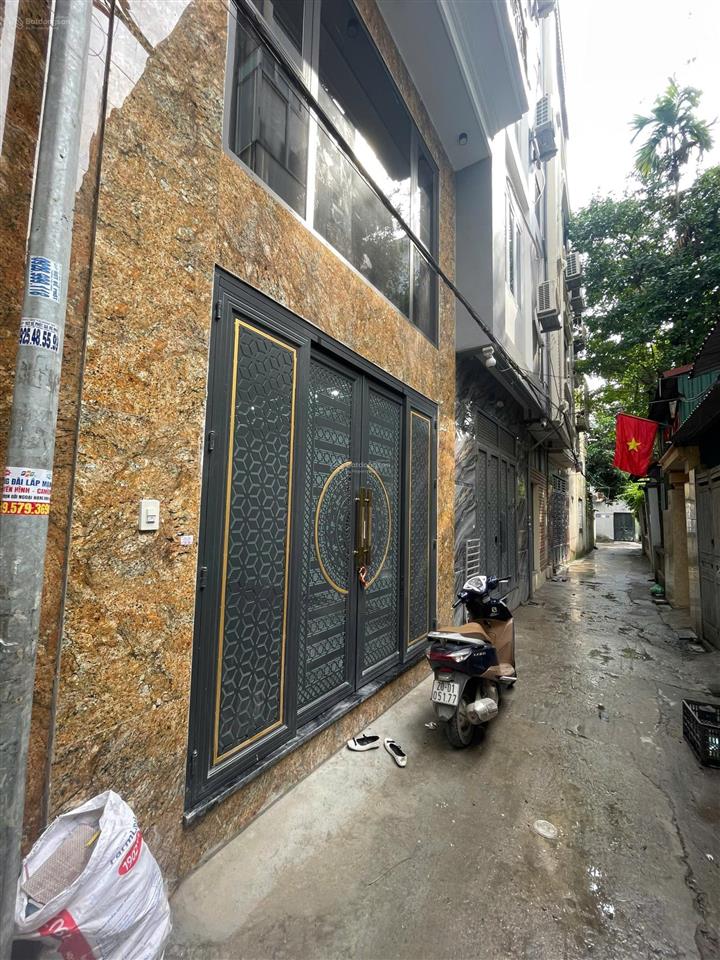 Bán nhà riêng tại định công 6 tầng thang máy, 8,5 tỷ, 32m2, ngõ thông ô tô qua nhà, không quy hoạch