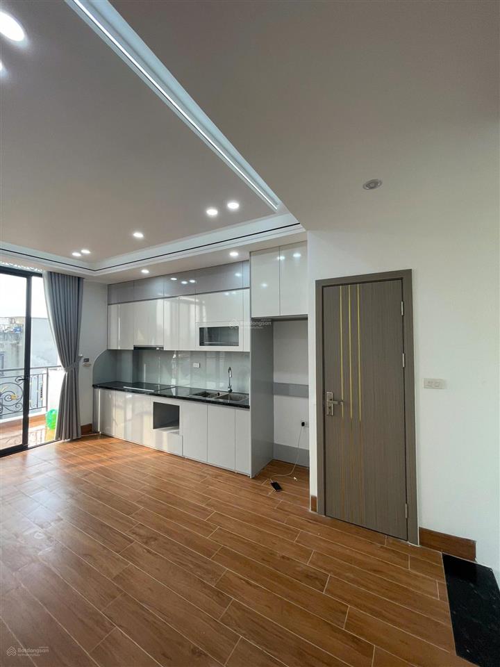 Bán nhà riêng tại định công 6 tầng thang máy, 8,5 tỷ, 32m2, ngõ thông ô tô qua nhà, không quy hoạch