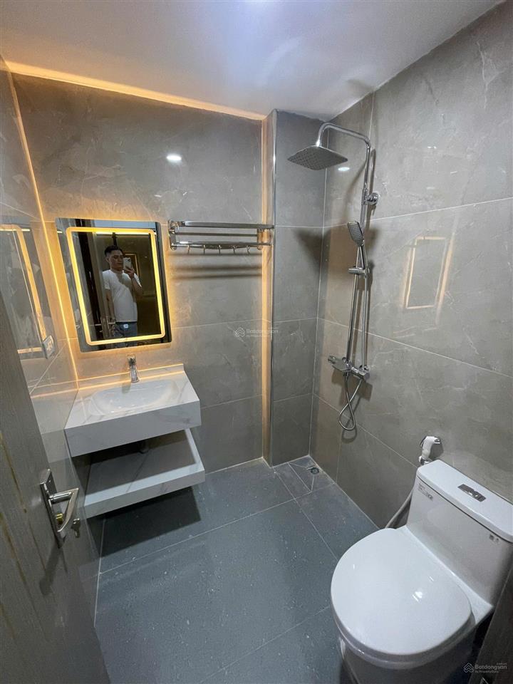 Bán nhà riêng tại định công 6 tầng thang máy, 8,5 tỷ, 32m2, ngõ thông ô tô qua nhà, không quy hoạch