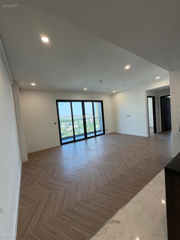 Bán gấp căn góc 4 ngủ dt 142m giá 13,7 tỷ tầng trung view hồ thoáng đẹp khu lumiere evergreen